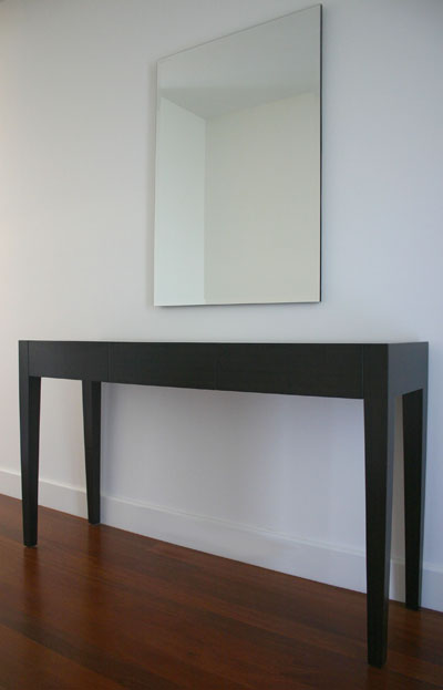 mylo hall table